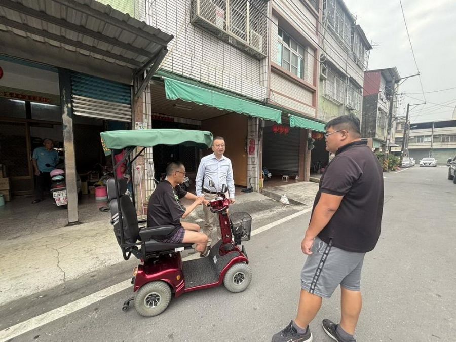 屏東縣海青青弘會  捐贈電動代步車給弱勢家庭