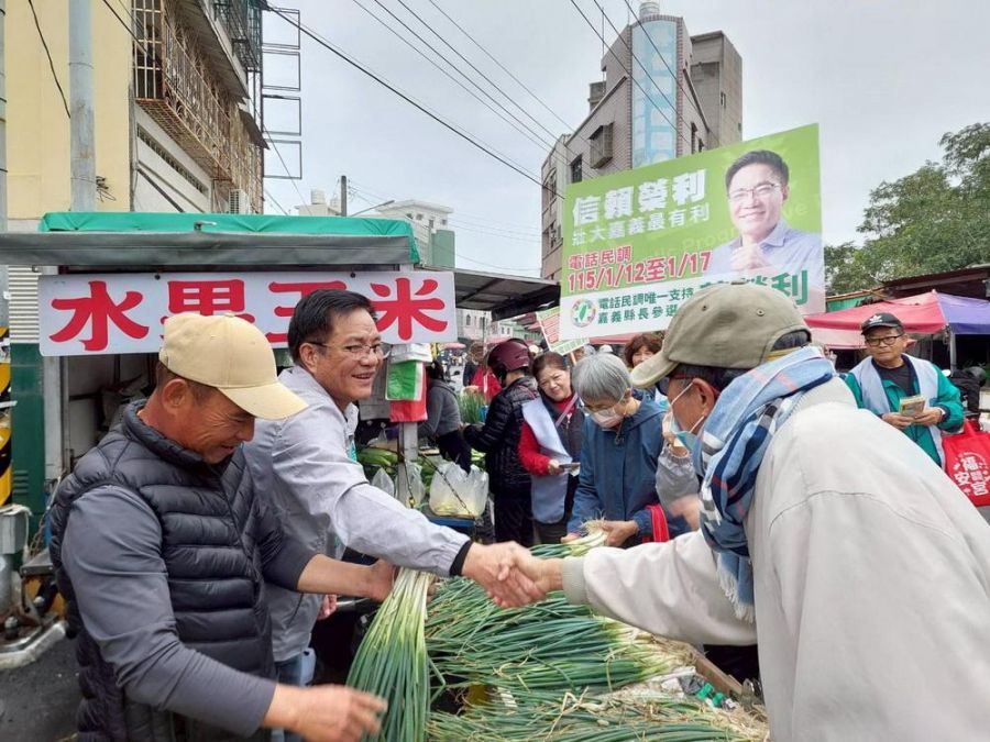 民進黨嘉義縣長初選陸戰開打  黃榮利展現十足行動力 走入市場與鄉親搏感情