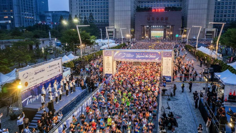 2025臺北馬拉松警方全力維安 2.8萬名跑者順利完賽