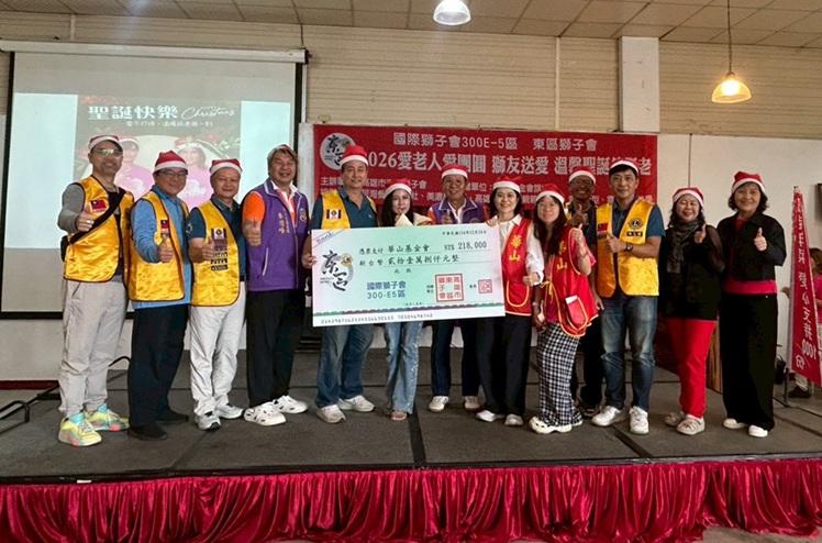 30位孤老的平安夜 獅友化身紅袍聖誕老人送祝福