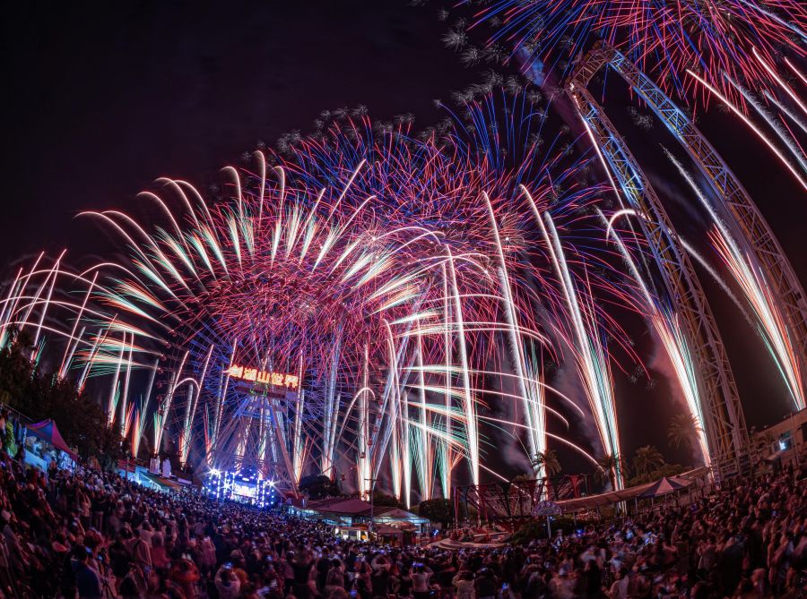 劍湖山「亞洲唯一」10分10秒雙輪煙火震撼雲林