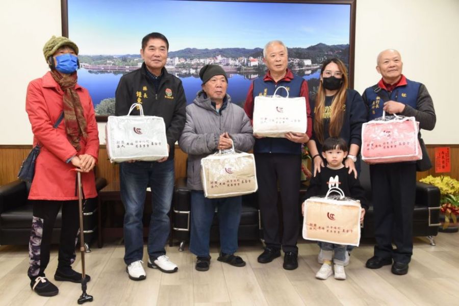 寒冬送暖！慶福基金會捐保暖氈助弱勢族群