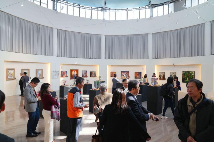 以藝術療癒創傷「一路相伴 心光映象展」 看見生命的復原力量