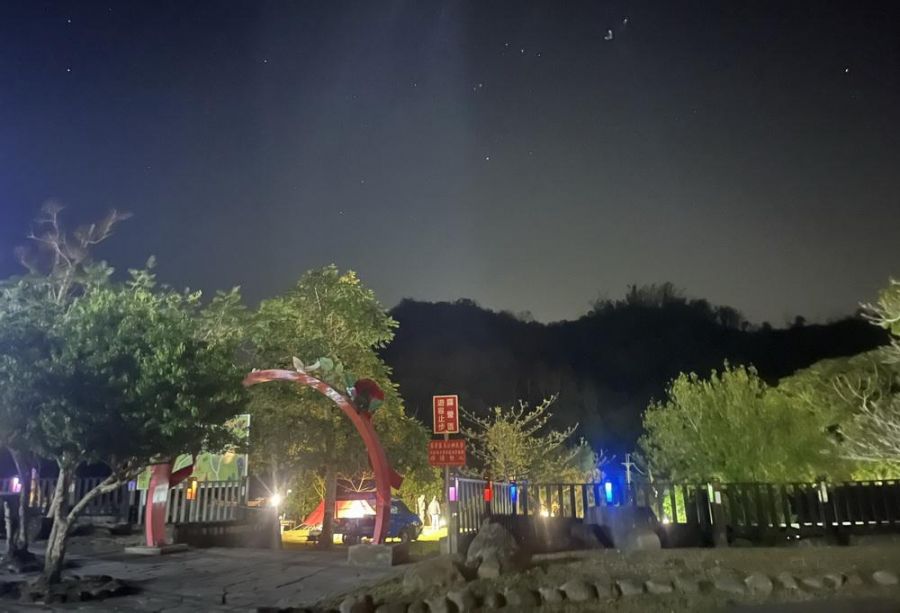 走入山城秘境！來場星空、夜梅與山林療癒交織的深度露營之旅