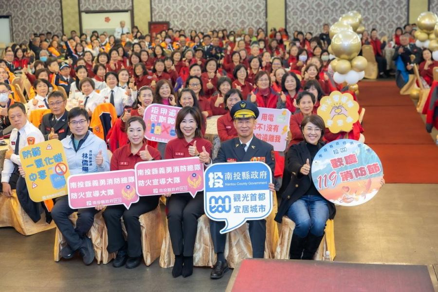 消防局歡慶119消防節暨民力團體表揚　許淑華頒獎致謝