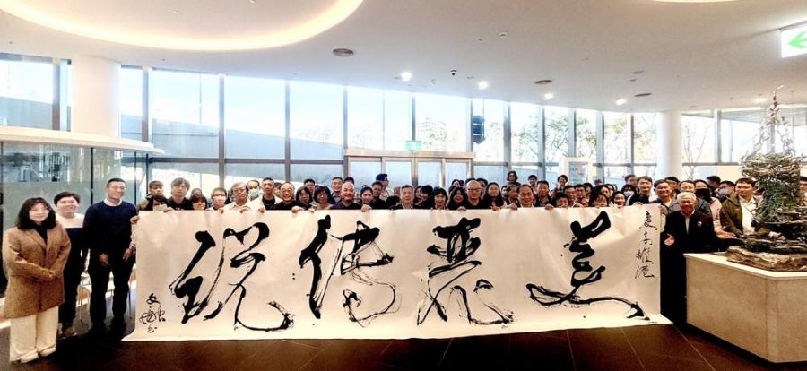 臺灣當代藝術家許文融揭幕雕塑品《美麗傳說》