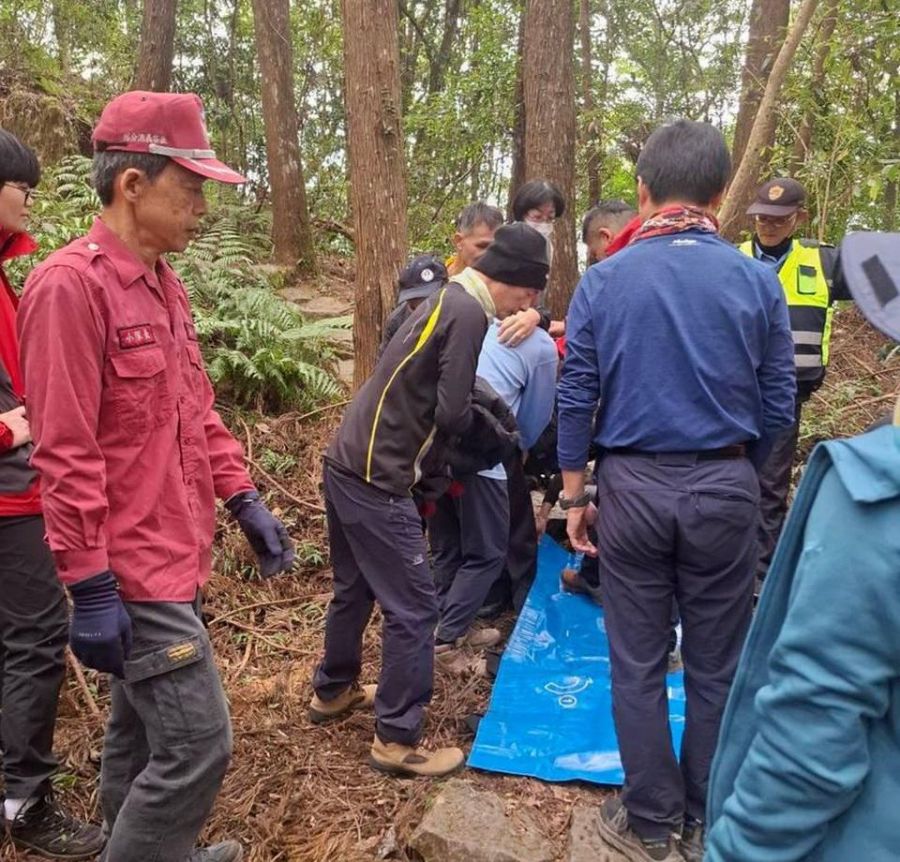 溪頭鳳凰山林道黃姓民眾昏迷   消防單位救護送醫