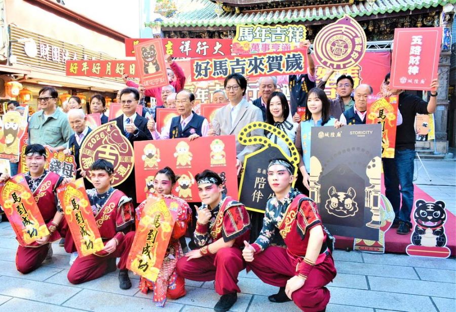 「馬年吉祥」錢母吊飾發表   嘉義城隍廟來賀歲事業旺、財運旺