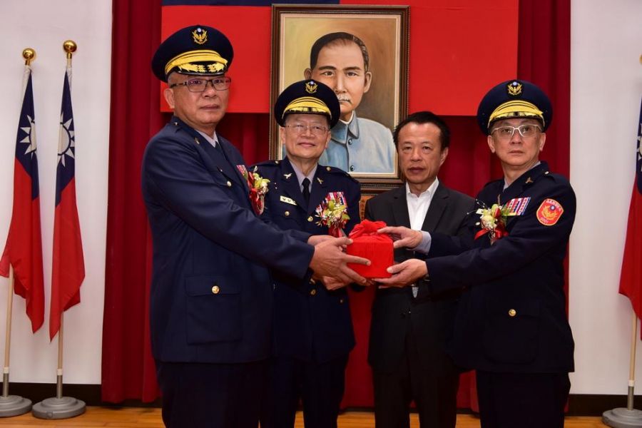嘉義縣警察局卸、新任局長交接典禮     縣長翁章梁主持