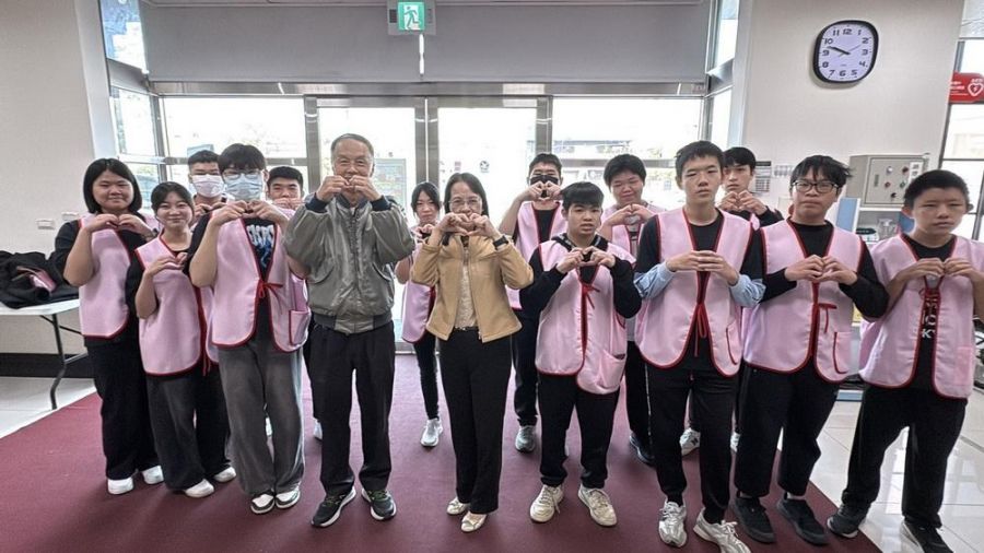 民雄農工寒冬送暖・攜手服務社關懷若竹兒  捐贈慰問金及物資