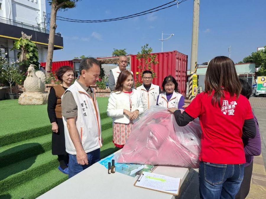 水牛厝公司攜手社區發展協會 邀加熱乾燥車進駐烘棉被服務