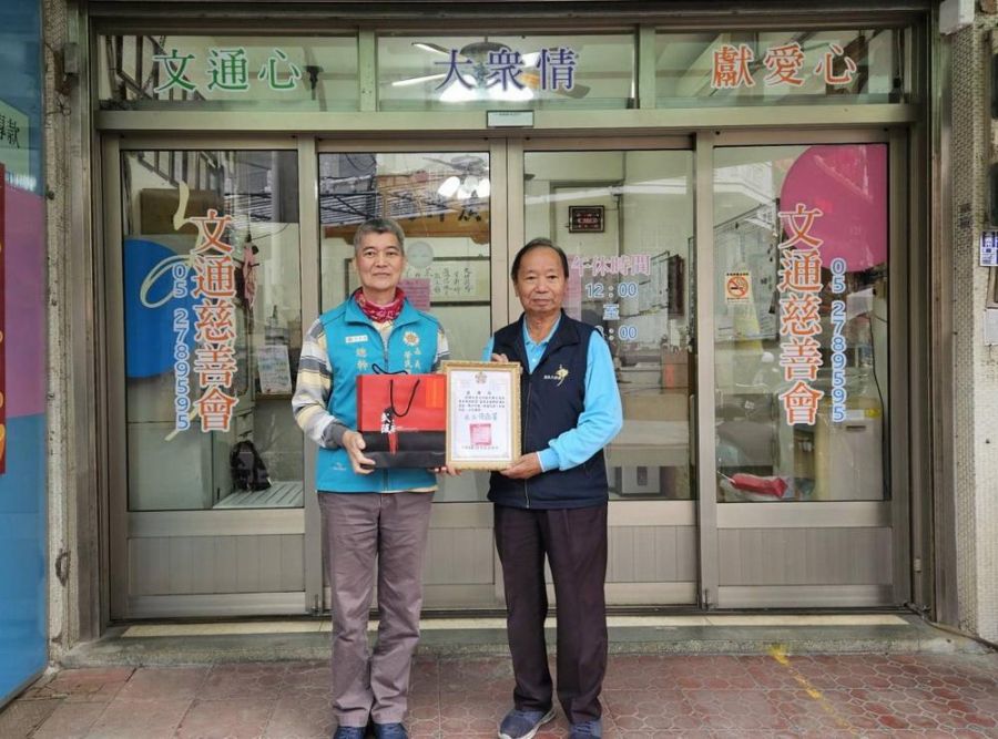文財殿附屬文通慈善會寒冬送暖　關懷嘉義榮服處失怙學子家庭