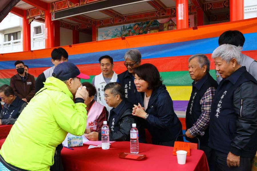 九華山地藏庵冬令救濟助弱勢 黃敏惠市長：發揮慈悲大愛
