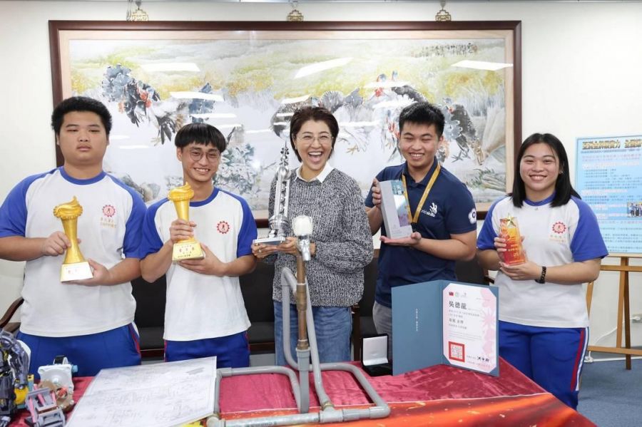三金榮耀！草屯商工「技擊」國際　許淑華期勉再接再厲