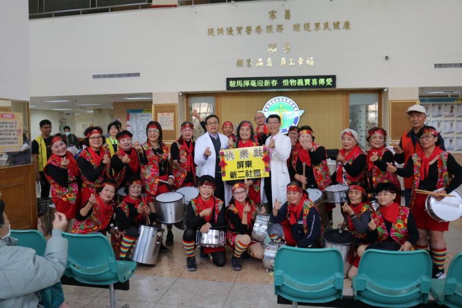 國軍高雄總醫院屏東分院歲末義賣傳愛　攜手華山關懷獨居長輩