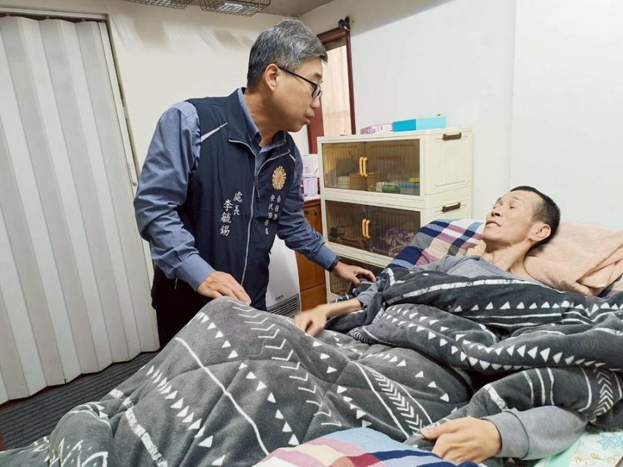 寒冬送暖  南投縣榮服處歲末關懷偏鄉傷殘榮民