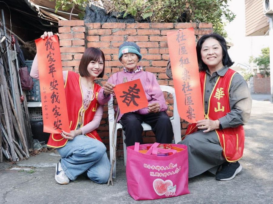 年節有愛不孤單 柯莉絲汀持續投入公益行動   送年菜到家