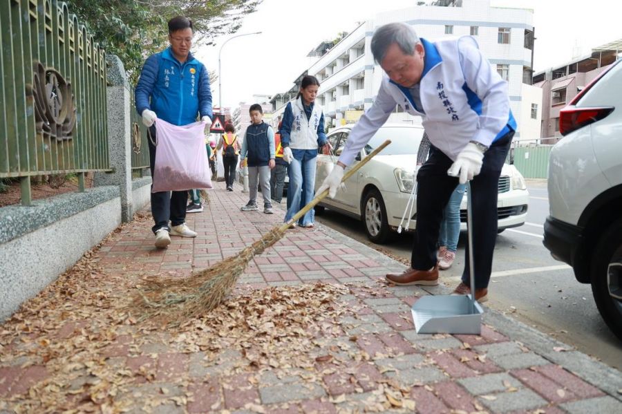 馬力全開．潔淨南投  逾百人上街大掃除