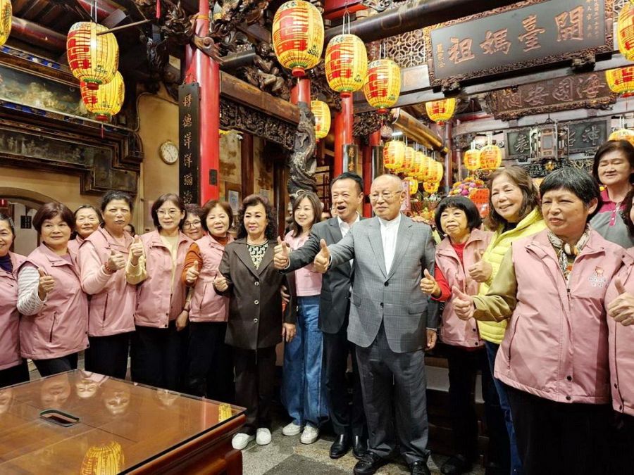 新港奉天宮除夕夜舉辦「開廟門、搶頭香」活動    迎新年場面熱絡