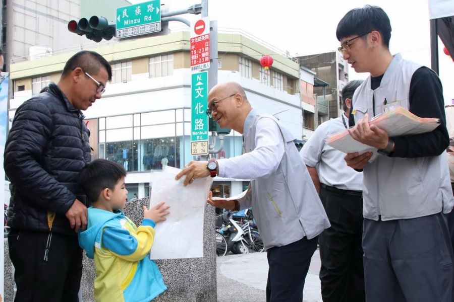 嘉市馬年小提燈「馬上熊賀」發放 民眾大讚造型有創意