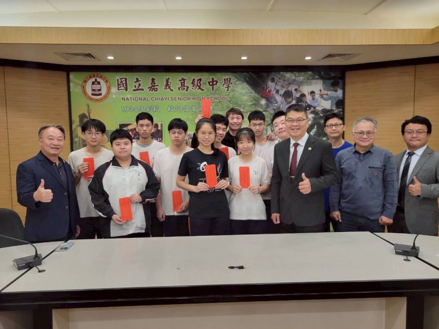 嘉中學測60級分滿級分1人、50級分破百大放異彩！　