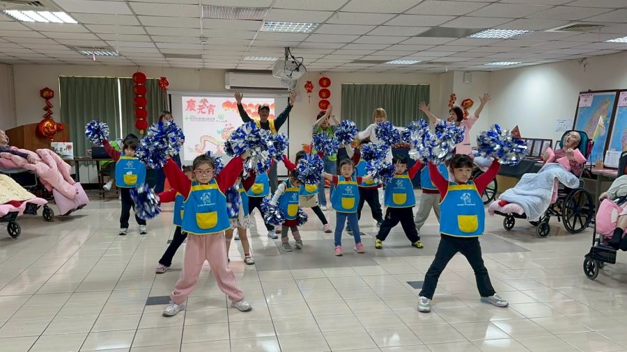 苗栗育仁幼兒園   為創世院民祈福迎元宵
