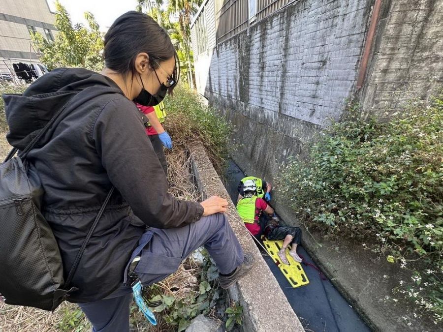  潮州警深夜寒冬穿梭田間尋獲失蹤老農  深獲鎮民感謝