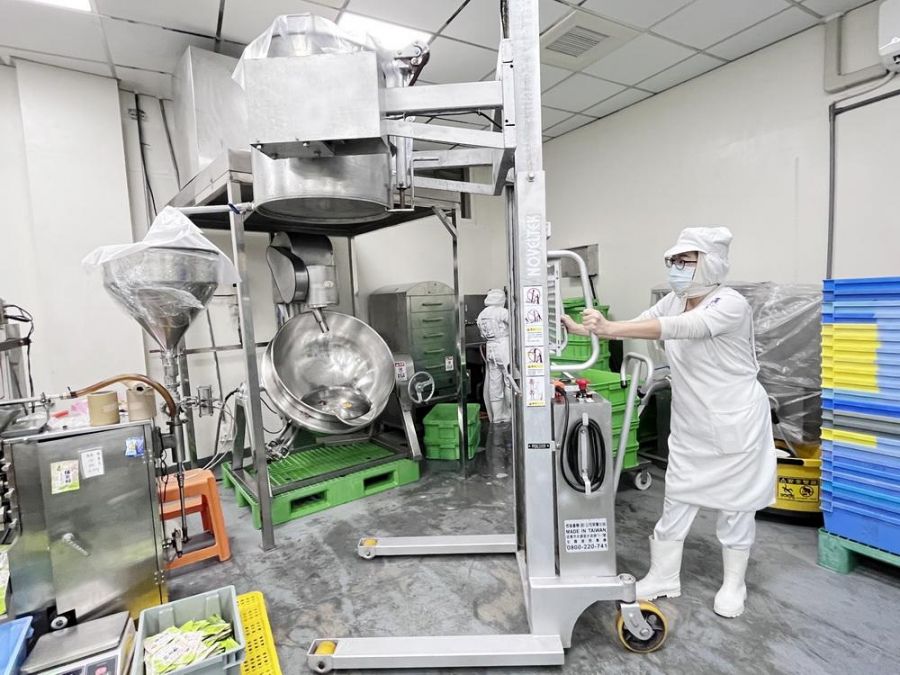 最高補助10萬元！「職務再設計」助中高齡員工上班變輕鬆