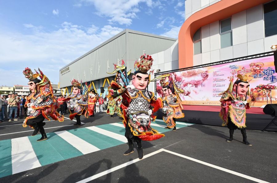 苗栗火旁龍民俗踩街嘉年華登場 40個藝術團隊演出熱鬧滾滾