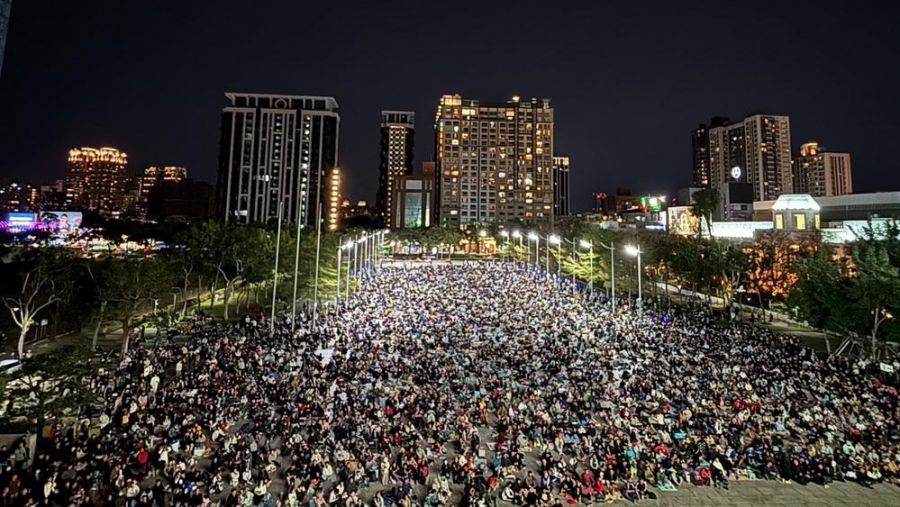 經典賽台日大戰台中府前廣場1300吋螢幕直播 盧市長與破萬名球迷熱血應援　
