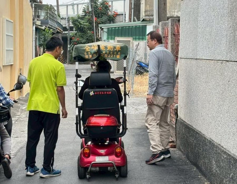  屏東縣海青青弘會  捐贈獨老一台代步車