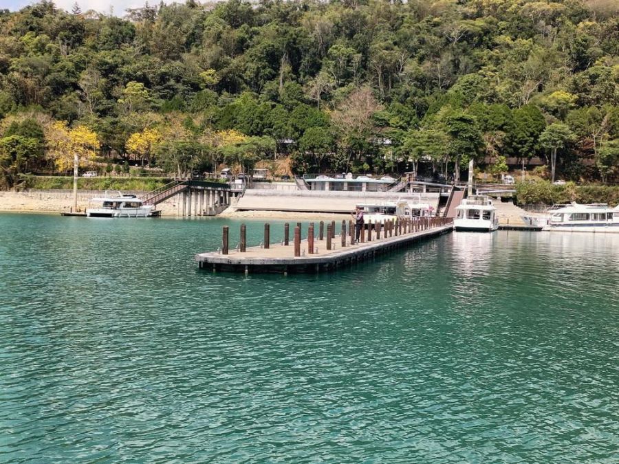 日月潭水位持續下降 日管處啟動朝霧碼頭浮排拖離作業