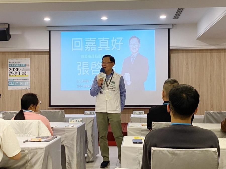 密訓嘉市長幹部 柯文哲、張啓楷組最強戰隊 尋找學姊發言人社群戰將