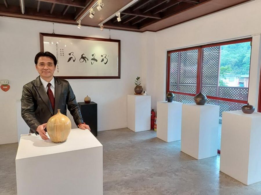 「小口瓶」創藝先驅&mdash;陶藝家李仁燿老師以匠心與公益精神 讓臺灣陶藝走向世界