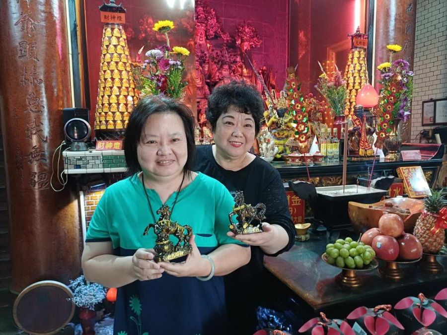 嘉義市關廂境廟喜迎馬年  推出「馬上有錢」茶檯擺件