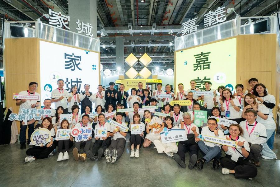 嘉義市AI旅遊書亮相2026智慧城市展 黃敏惠市長體驗智慧旅遊新模式