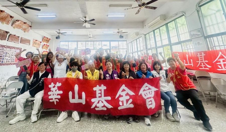 爺奶變身黑白大廚  華山燕巢站17周年慶飄家鄉香