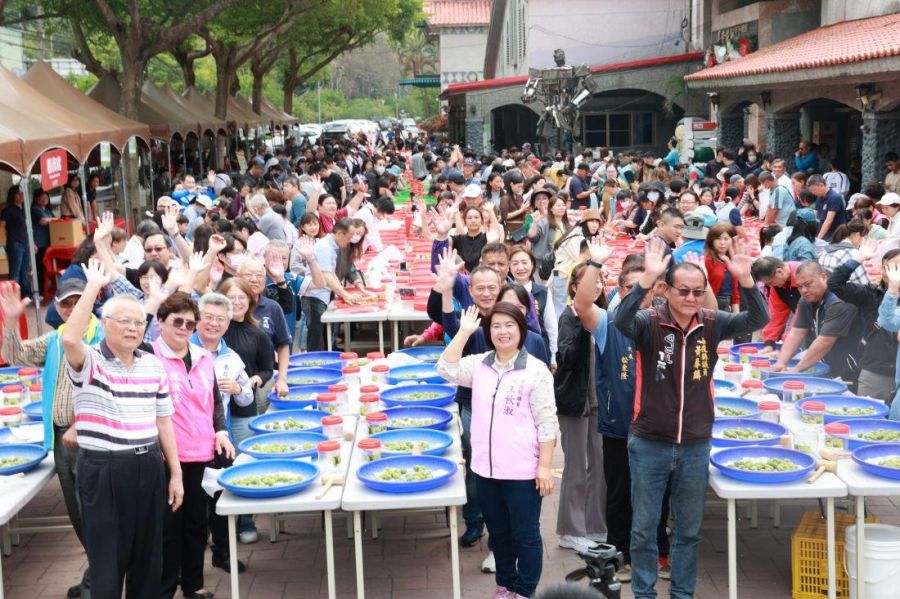 南投梅子節推廣在地鮮食　縣長許淑華與民眾手作青梅