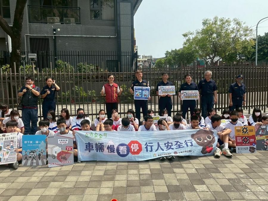 高市區監理所守護學童安全　大型車視野死角及內輪差體驗前進校園