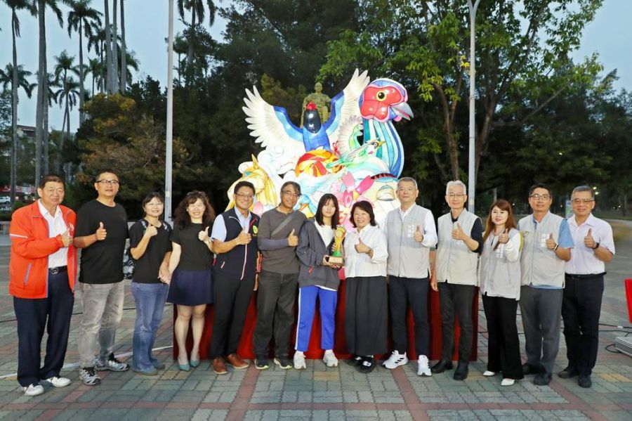 華商學生二度勇奪台灣燈會高中職組燈王！黃敏惠感謝學子點亮嘉市