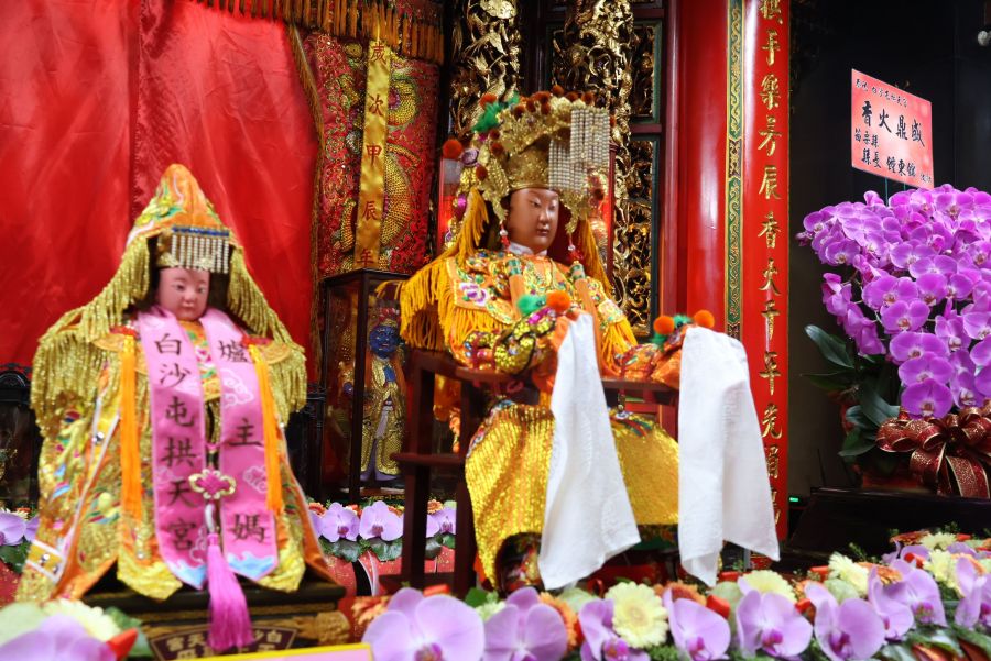 通霄鎮白沙屯拱天宮媽祖深夜起駕至北港進香