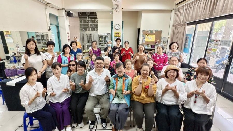 樂齡茶聊師走進本和里　五感陪伴串起公益善循環