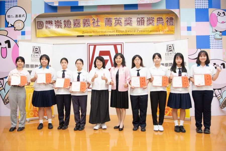 國際崇她嘉義社菁英獎頒獎典禮  黃敏惠市長勉勵學子勇敢逐夢、回饋社會