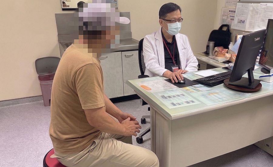 長期腎結石反覆發作！為恭醫院微創手術清除腎臟憩室內結石