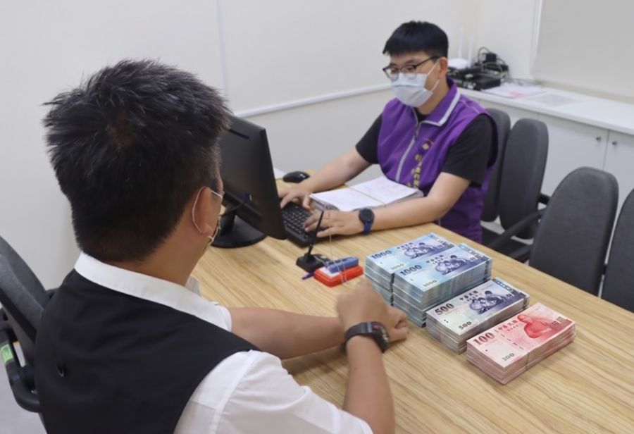 男子欠稅265餘萬元費用　遭限制出境緊急繳清