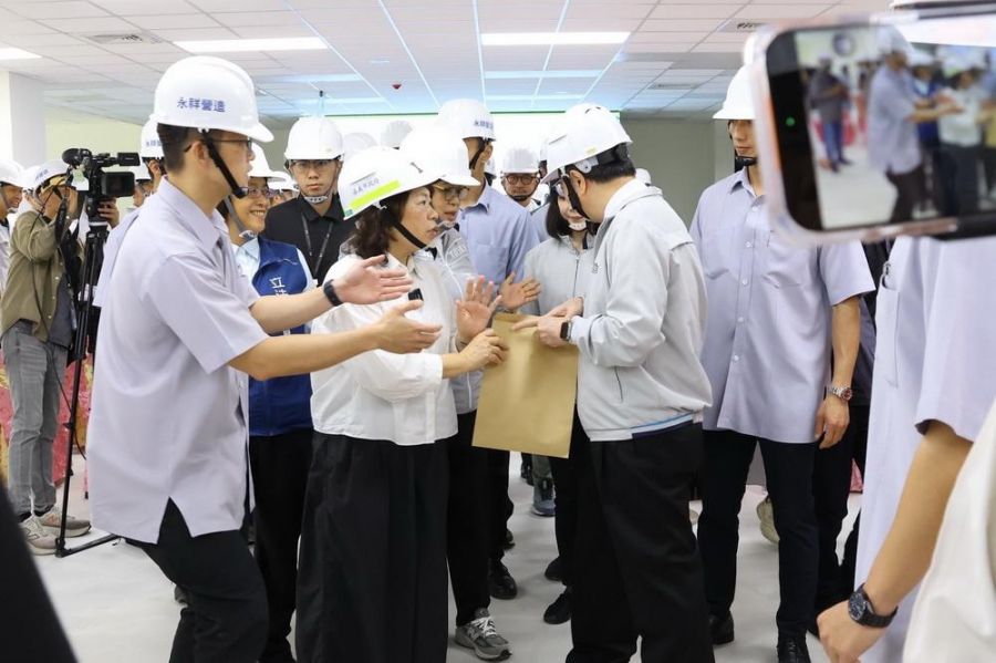 卓揆視察西區全民運動館   黃敏惠爭取設施升級、高鐵嘉義站聯外輕軌