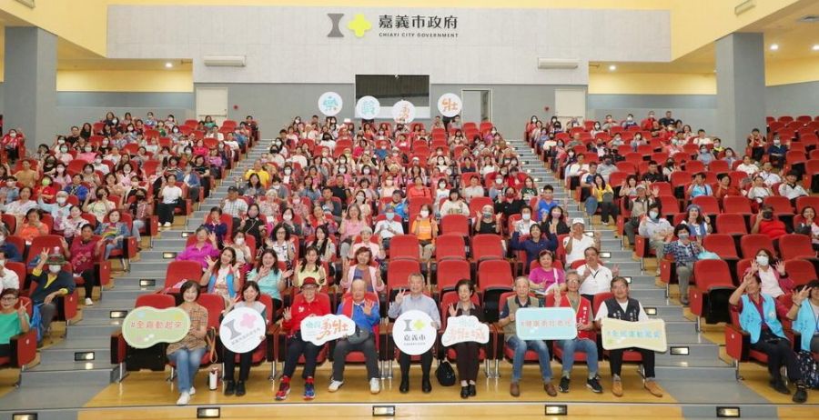 105歲傳奇羽球選手林友茂來嘉開講！ 400位見證「樂齡勇壯」精神