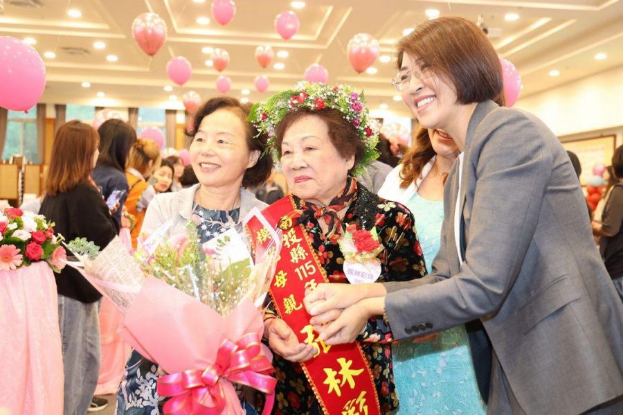 南投縣模範母親表揚  許淑華祝福19位模範母親傳遞愛與感恩