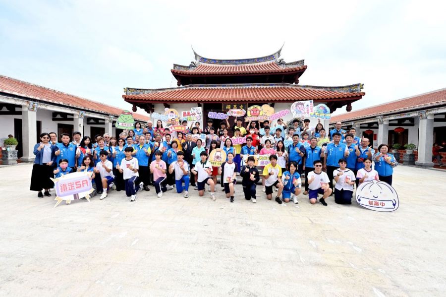 苗縣國中校長聚英才書院參拜 祈求文昌帝君庇佑學子會考金榜題名
