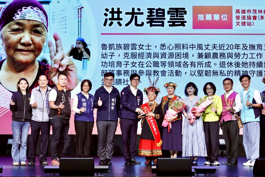 高雄市美力媽媽頒獎典禮　市長陳其邁表揚40位溫柔美力媽媽